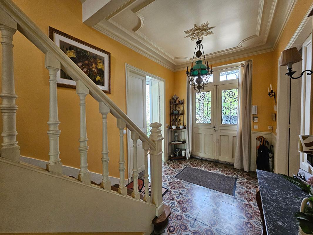 BEAUCHAMP DEMEURE D'EXCEPTION * QUARTIER PRISÉ DE LA CHASSE * 11