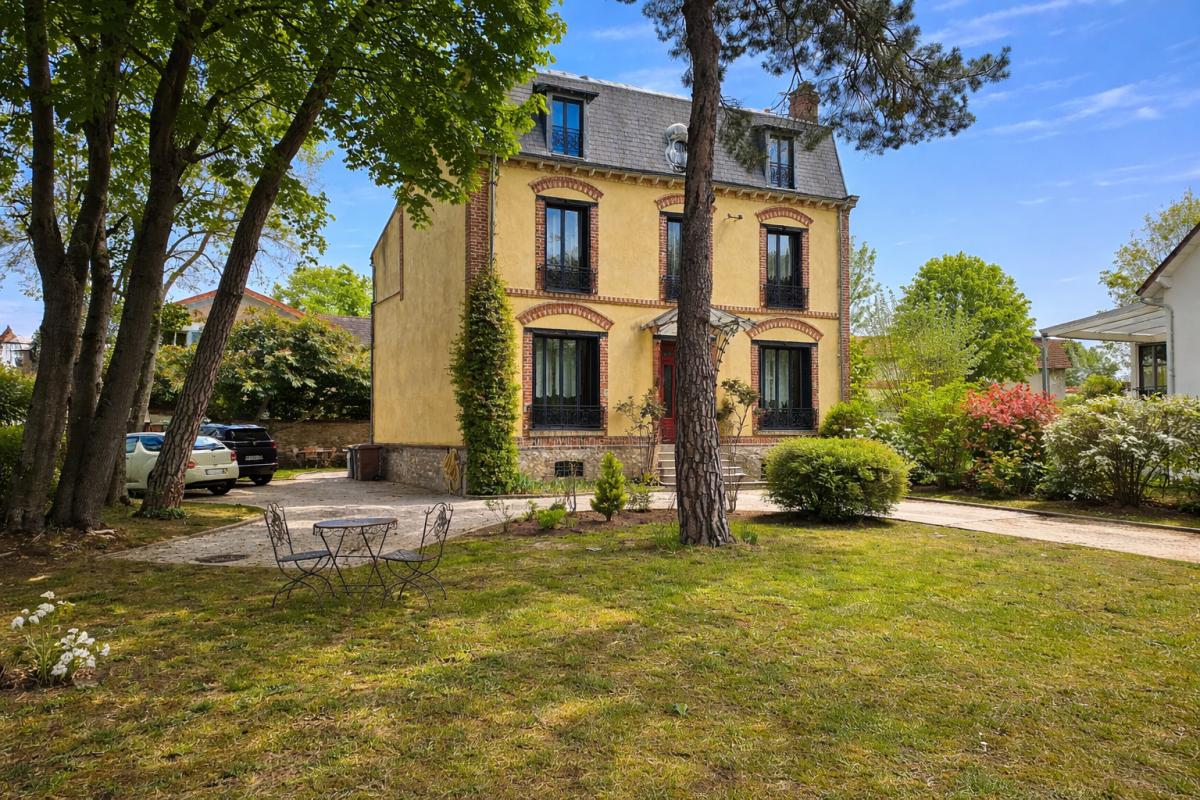 BEAUCHAMP DEMEURE D'EXCEPTION * QUARTIER PRISÉ DE LA CHASSE * 18