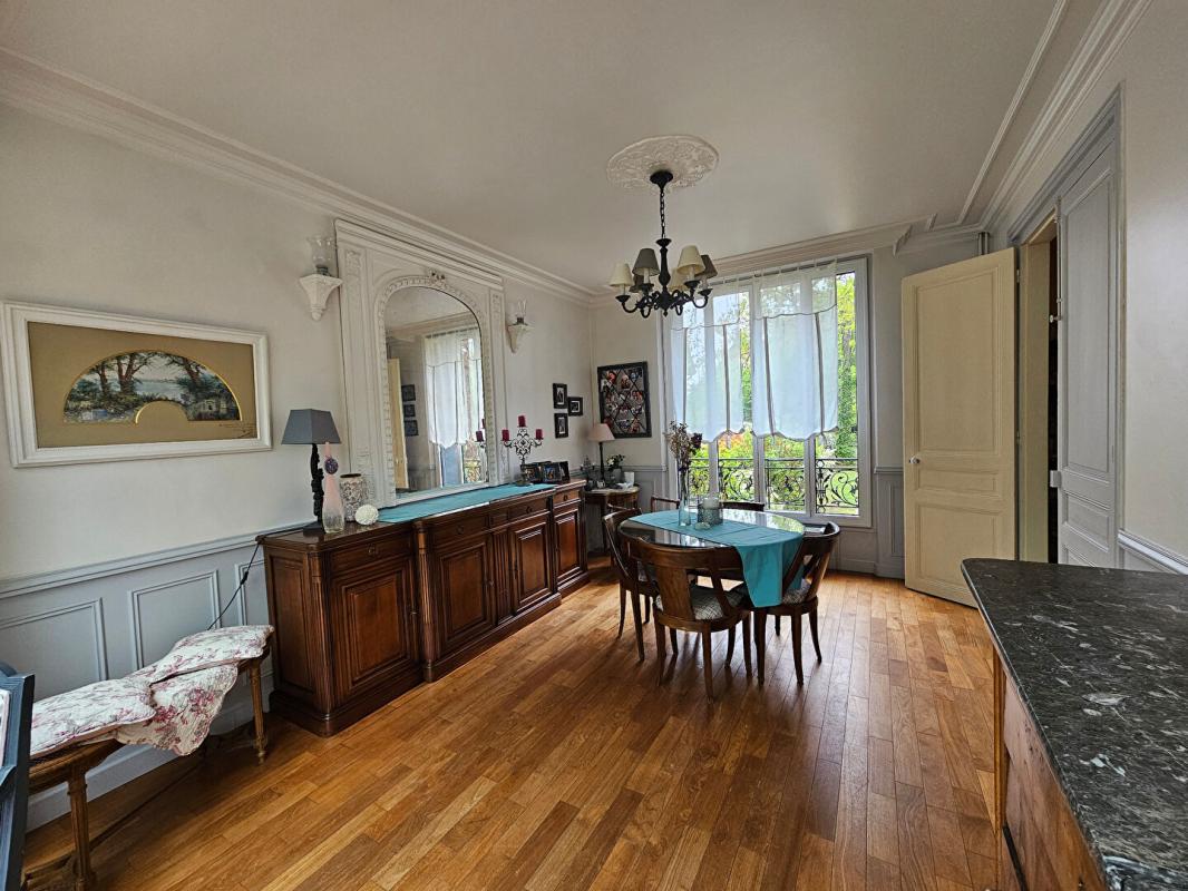 BEAUCHAMP DEMEURE D'EXCEPTION * QUARTIER PRISÉ DE LA CHASSE * 8