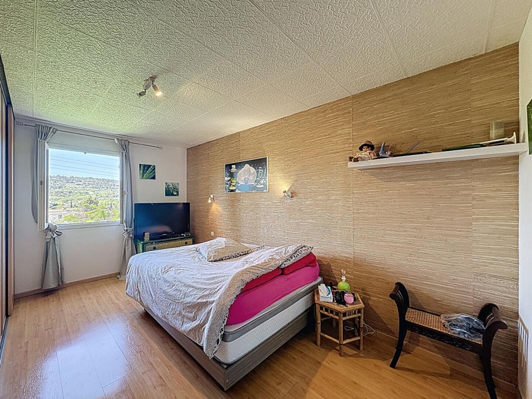 MANOSQUE Maison de caractère, grands volumes à Manosque 10