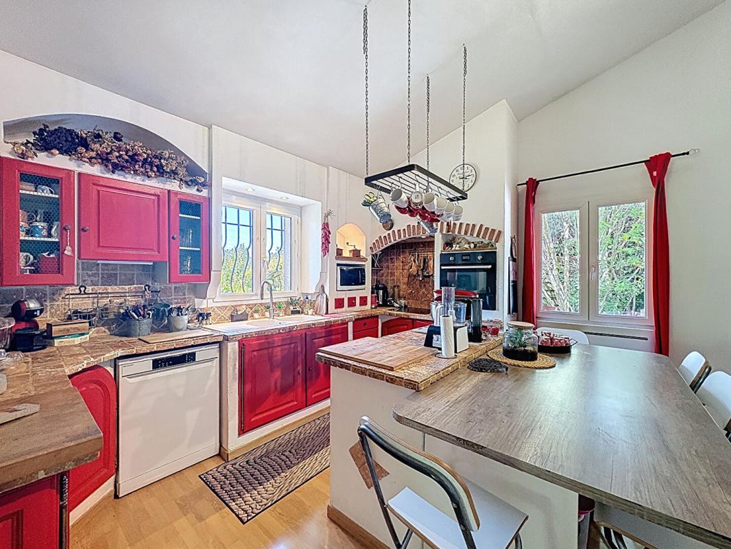 MANOSQUE Maison de caractère, grands volumes à Manosque 5