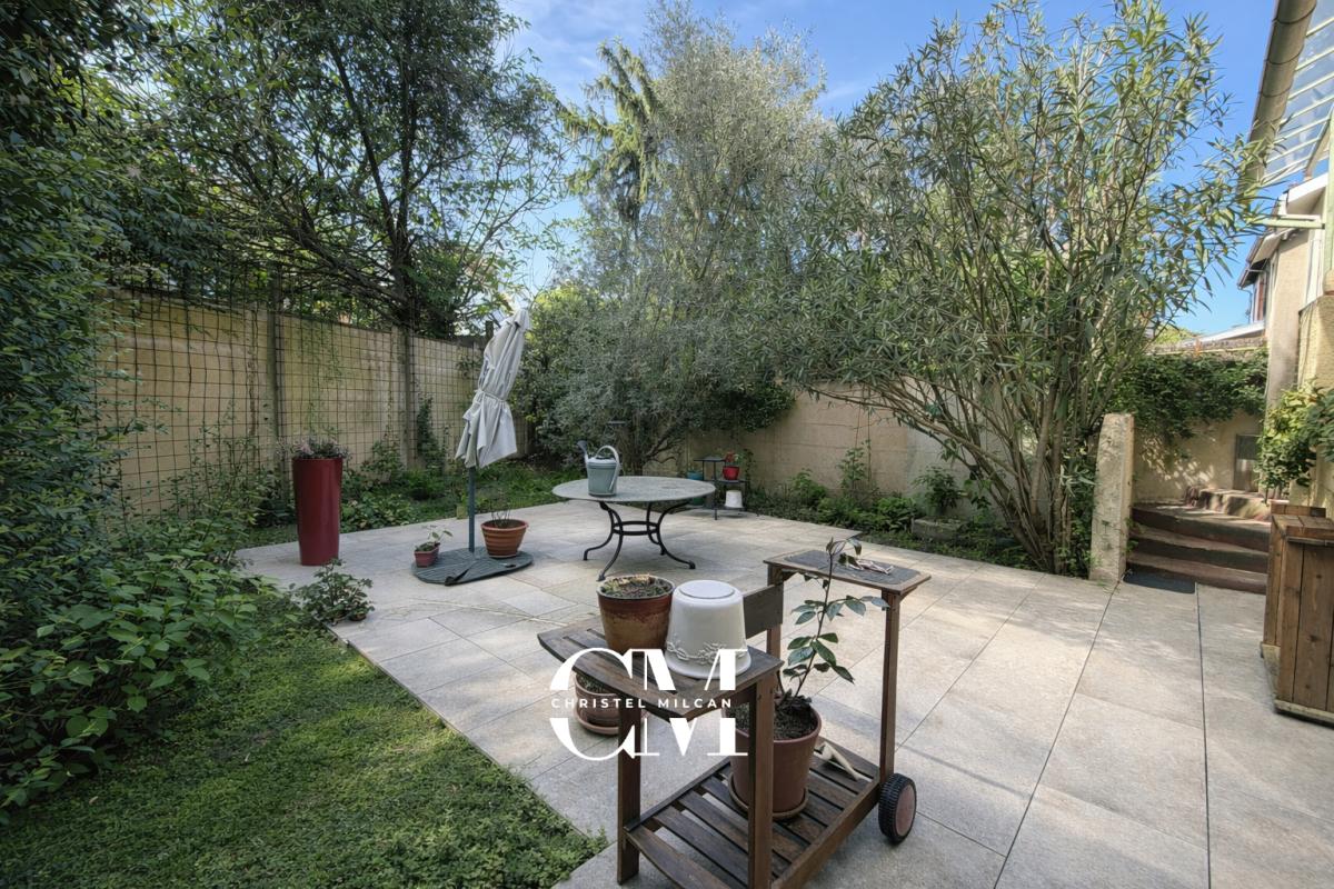 BORDEAUX Maison Bordeaux Lescure 7 pièces 270 m2, 2 garages, jardin 1