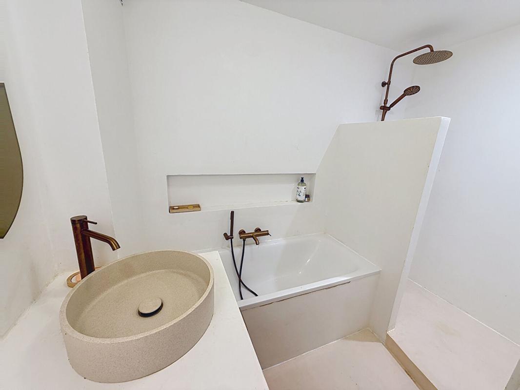 VANNES Appartement T3 dernier étage avec vue dégagée. Rénové par un architecte. Vannes Quartier Albert 1er Trussac 12