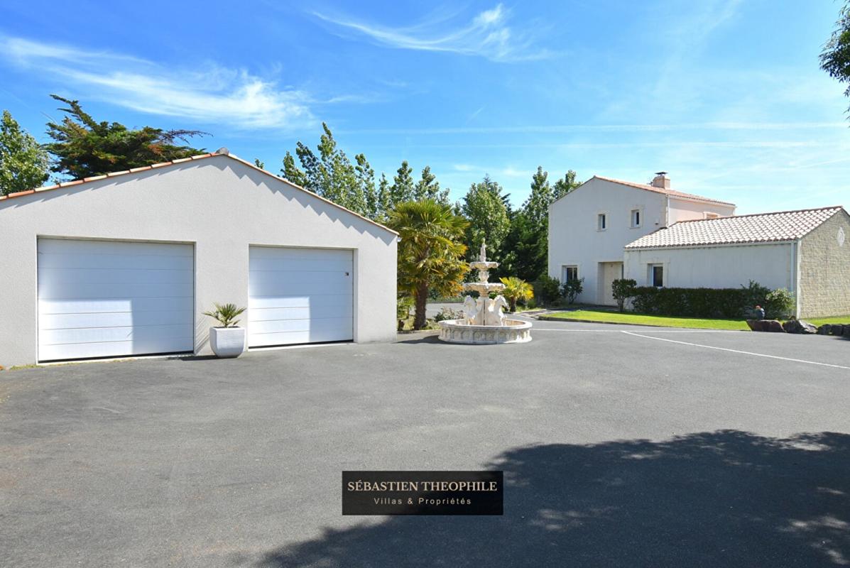 SAINT-JEAN-DE-MONTS Maison T7 Prestige avec annexes et dépendance 13