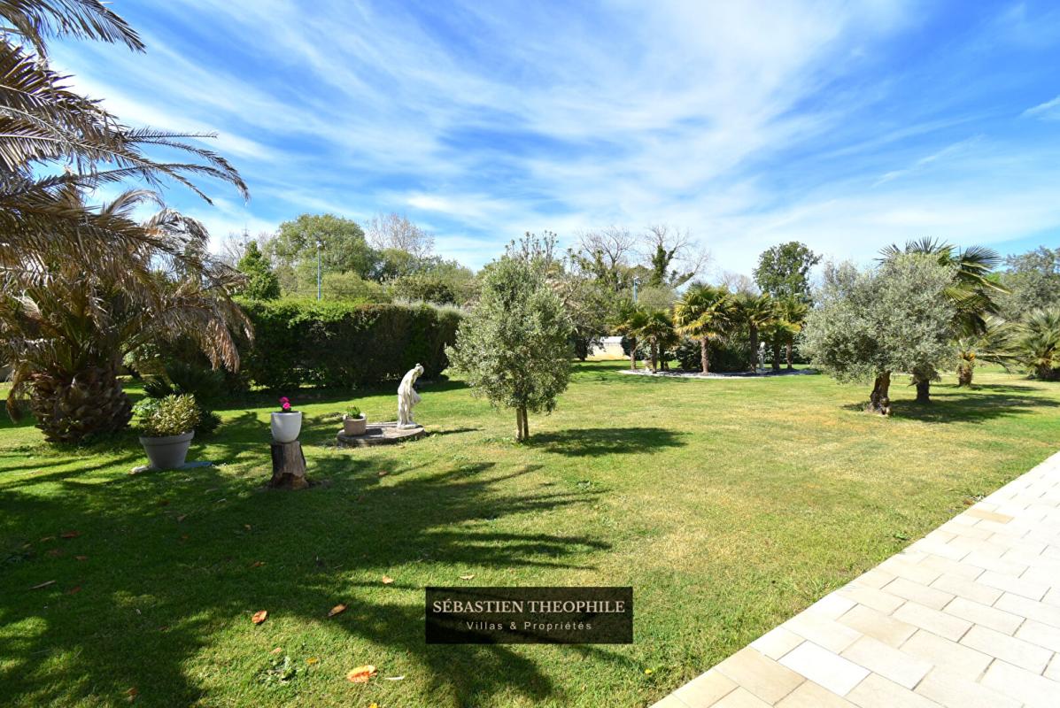 SAINT-JEAN-DE-MONTS Maison T7 Prestige avec annexes et dépendance 16