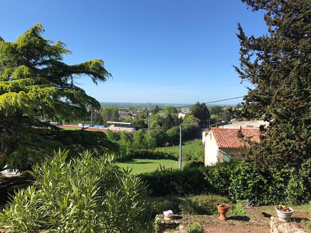 POUZAUGES Maison Pouzauges 85700, 2 chambres  plus logement 13