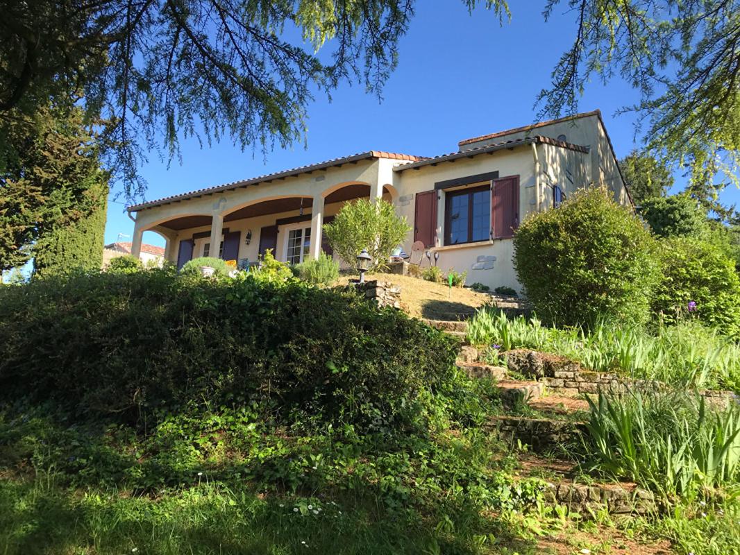 POUZAUGES Maison Pouzauges 85700, 2 chambres  plus logement 14