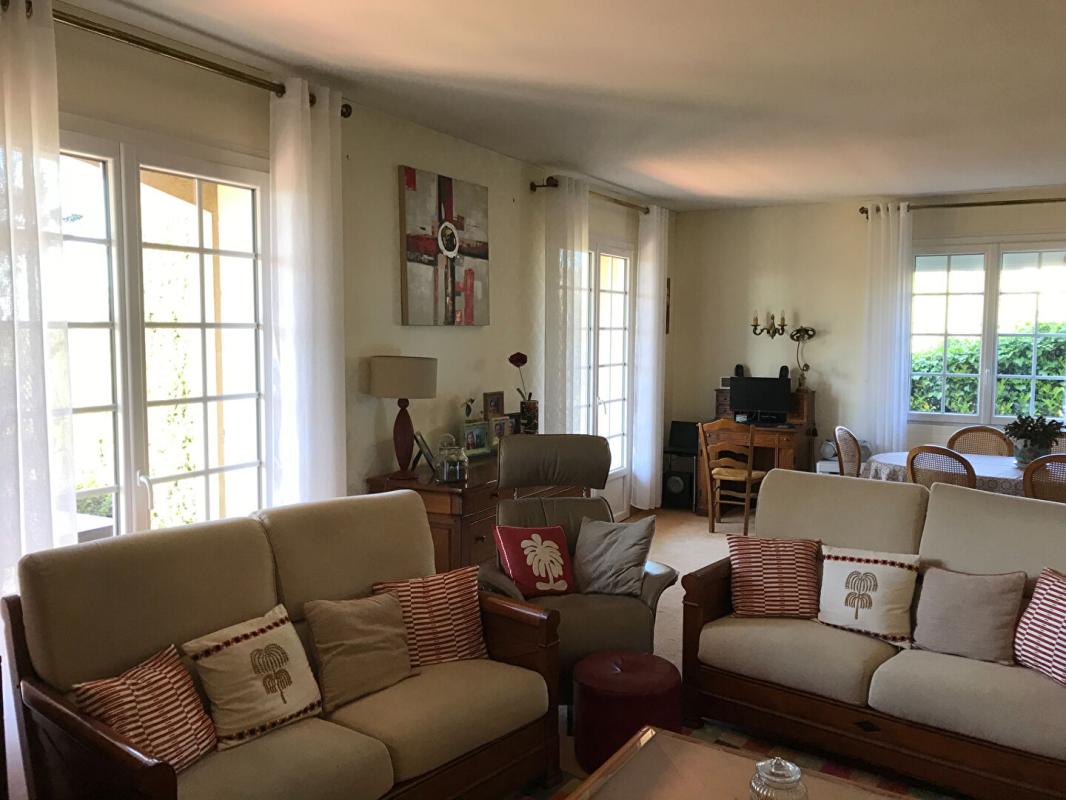 POUZAUGES Maison Pouzauges 85700, 2 chambres  plus logement 3