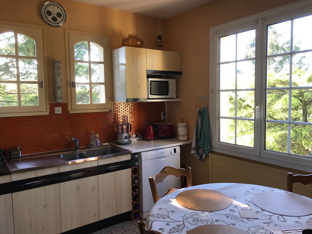 POUZAUGES Maison Pouzauges 85700, 2 chambres  plus logement 4