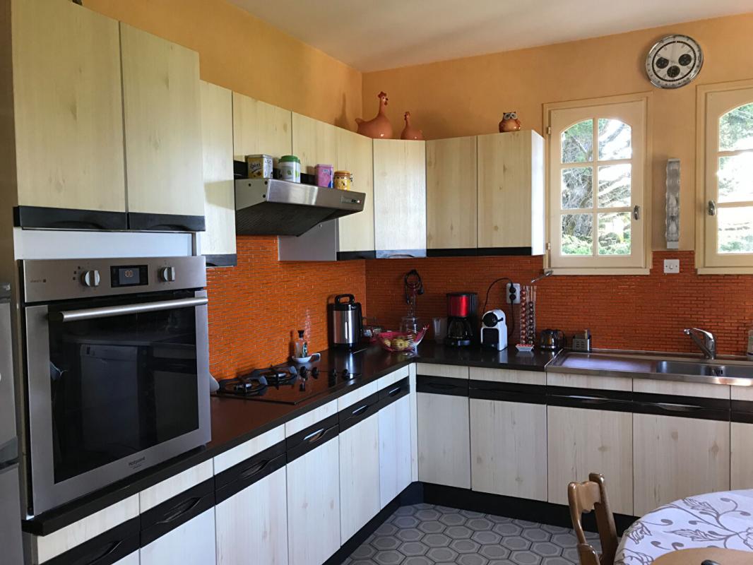 POUZAUGES Maison Pouzauges 85700, 2 chambres  plus logement 5