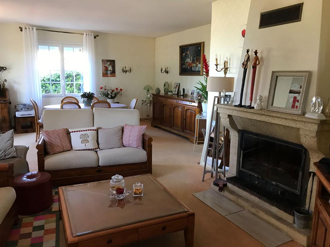 POUZAUGES Maison Pouzauges 85700, 2 chambres  plus logement 6