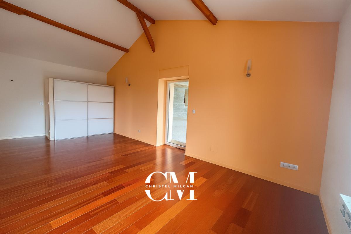 MONTPON-MENESTEROL Maison Montpon Menesterol 7 pièces 339 m2 sur une parcelle de 6400 m² piscine 10