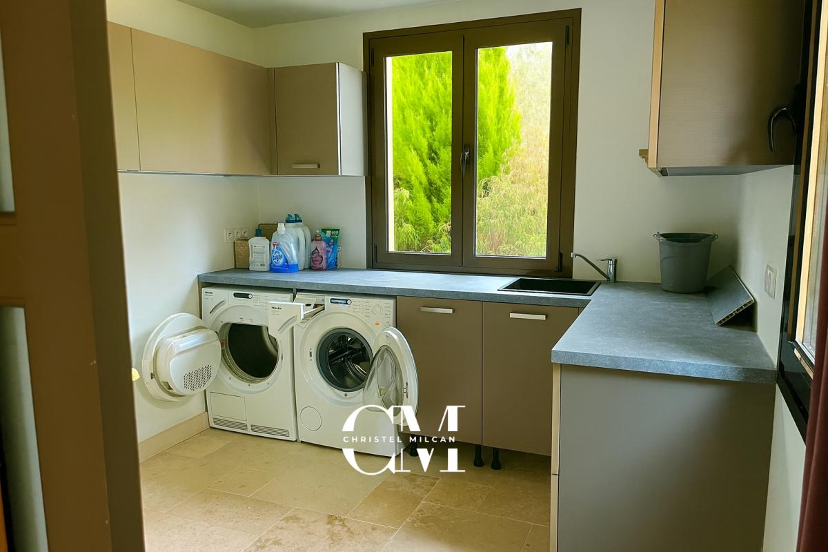 MONTPON-MENESTEROL Maison Montpon Menesterol 7 pièces 339 m2 sur une parcelle de 6400 m² piscine 13