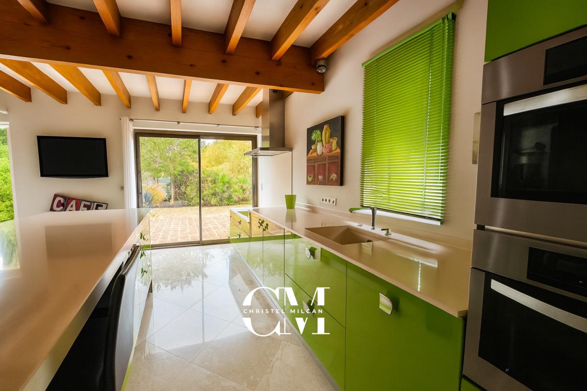 MONTPON-MENESTEROL Maison Montpon Menesterol 7 pièces 339 m2 sur une parcelle de 6400 m² piscine 7