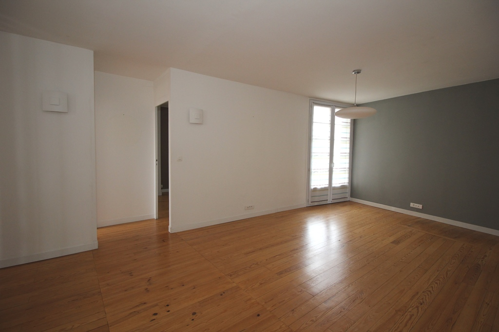 BORDEAUX BORDEAUX CHARTRONS / BASSINS À FLOT-APPARTEMENT MEUBLÉ TRAVERSANT-DERNIER ÉTAGE-PARKING 7