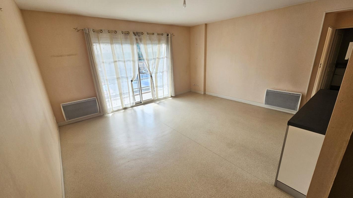 MAINTENON Maintenon centre ville / Beau 2 pièces lumineux + parking en sous-sol 2