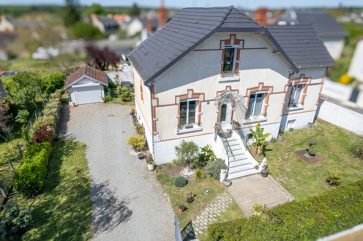 VIERZON Maison Vierzon 6 pièce(s) 137.9 m2 18