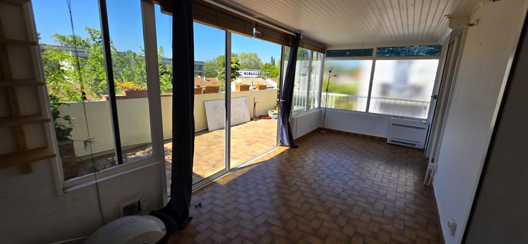 MONTELIMAR Maison de ville de 92 m² + local de 43 m² + 2 garages 2