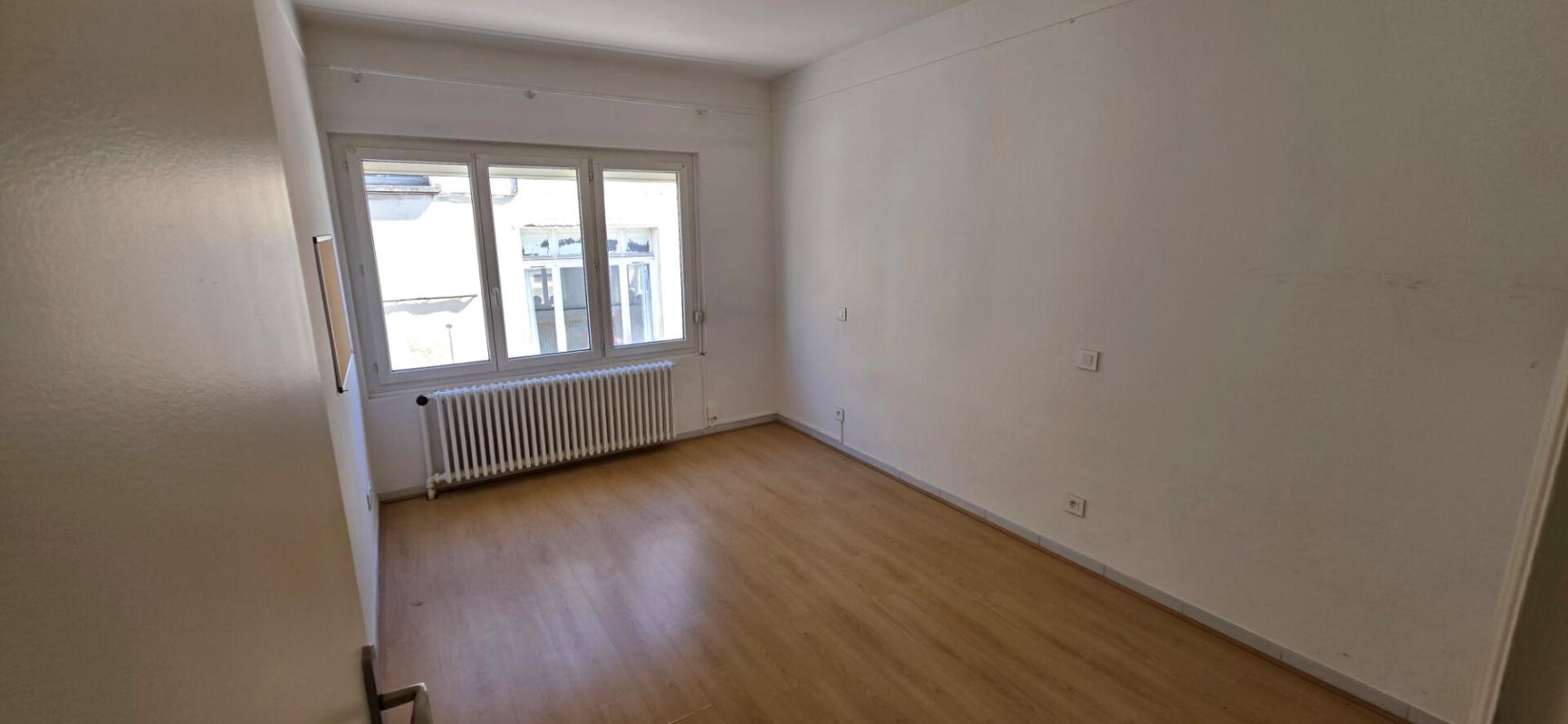 MONTELIMAR Maison de ville de 92 m² + local de 43 m² + 2 garages 7