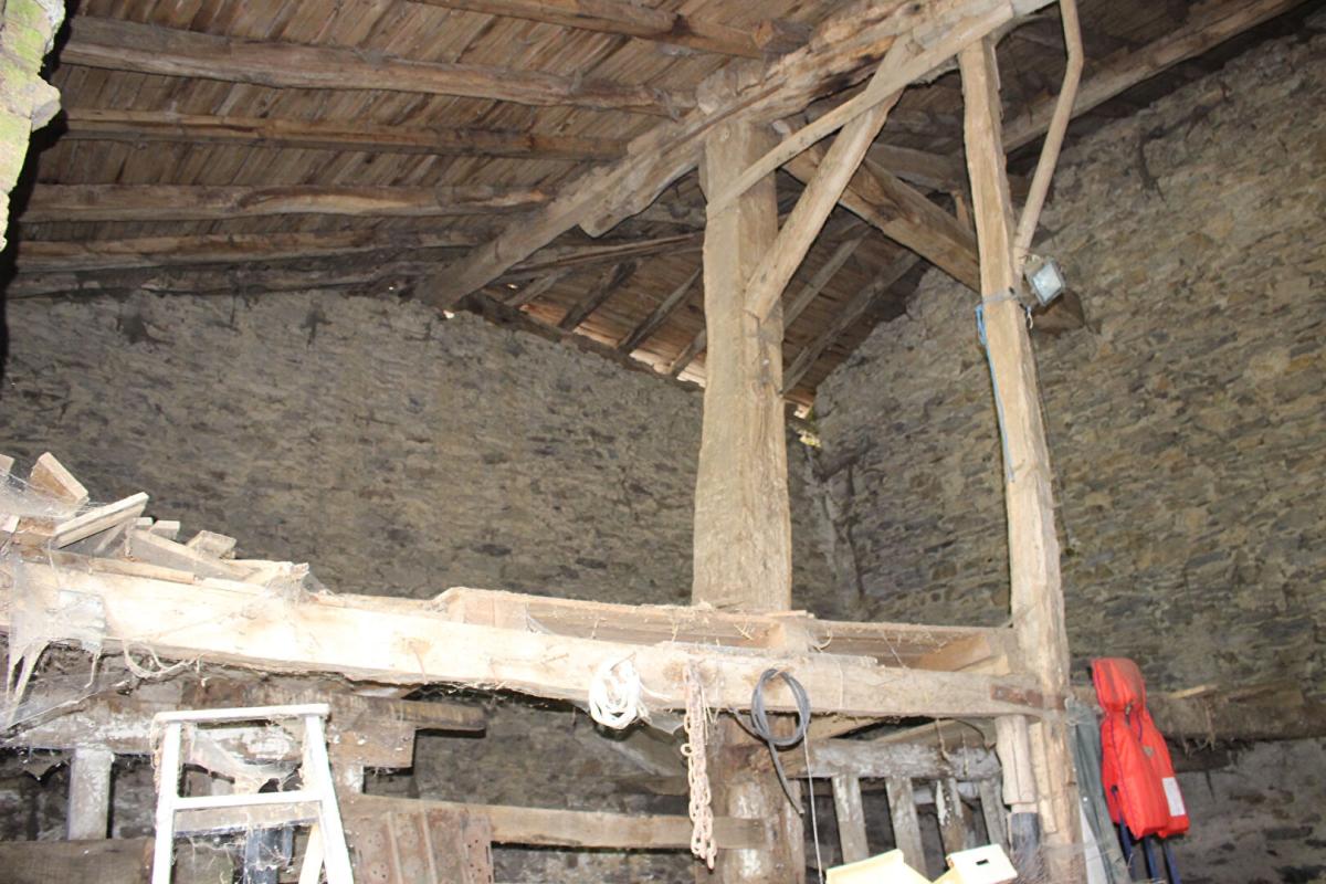 CHAILLAC-SUR-VIENNE Grange en zone constructible et terrain 4