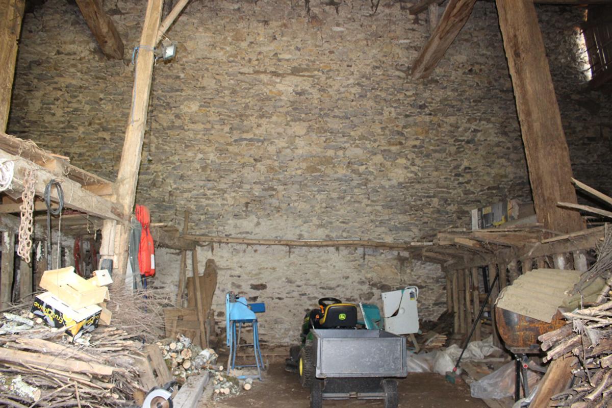 CHAILLAC-SUR-VIENNE Grange en zone constructible et terrain 5