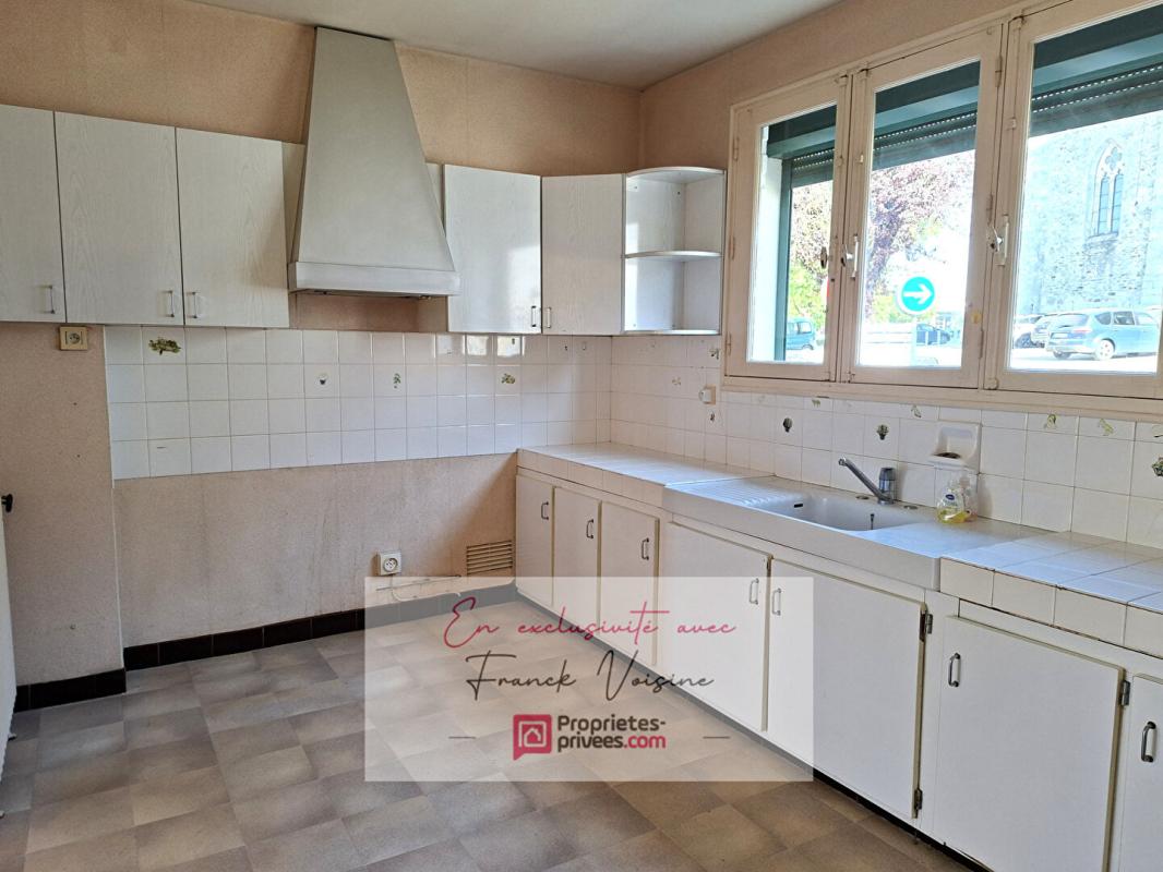 LE BOUPERE A VENDRE en EXCLUSIVITE au Boupère, centre bourg, maison de 109 m2 avec 4 chambres et 1 bureau sur une parcelle de 201 m2 3