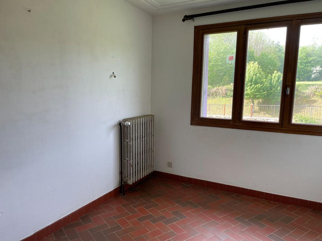 CHAMPSAC Proche de Chalus Maison  4 pièce(s) 90 m2 sur un terrain de 4,5 hectares comprenant 1 étang 14