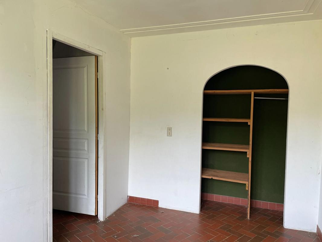 CHAMPSAC Proche de Chalus Maison  4 pièce(s) 90 m2 sur un terrain de 4,5 hectares comprenant 1 étang 15