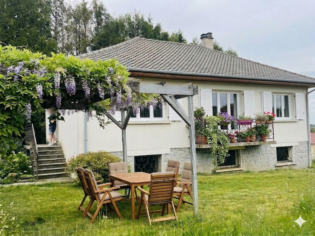 CHAMPSAC Proche de Chalus Maison  4 pièce(s) 90 m2 sur un terrain de 4,5 hectares comprenant 1 étang 2