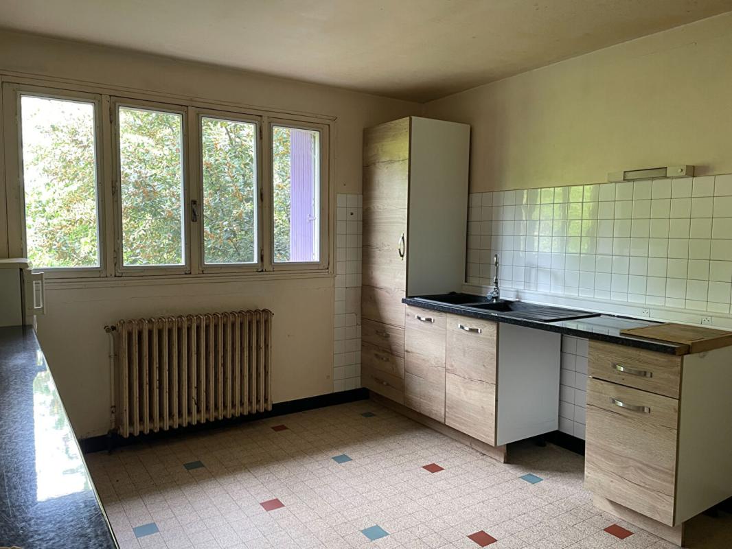 CHAMPSAC Proche de Chalus Maison  4 pièce(s) 90 m2 sur un terrain de 4,5 hectares comprenant 1 étang 9