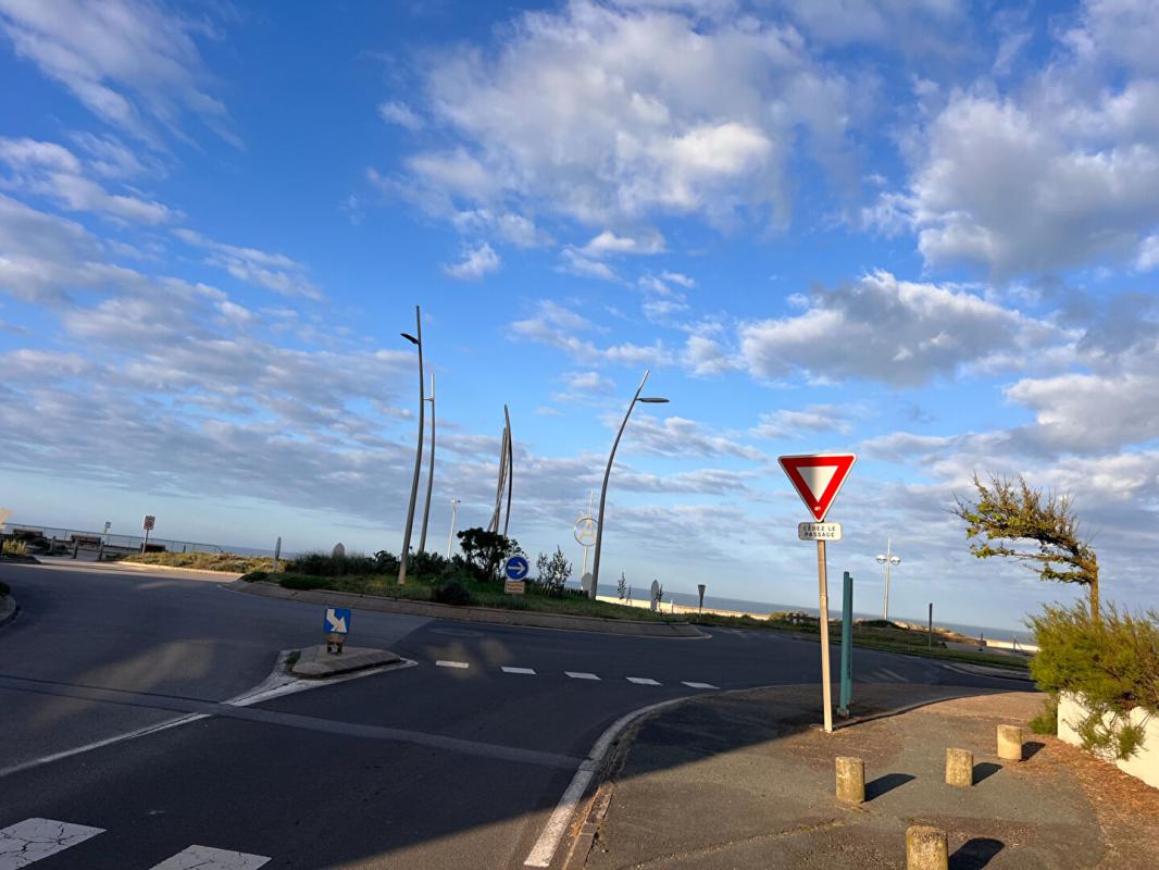 SAINT-HILAIRE-DE-RIEZ Saint Hilaire de Riez-T2 + Alcôve 54m² - VUE MER - 50m Plage des Demoiselles - Parking & Cave 1