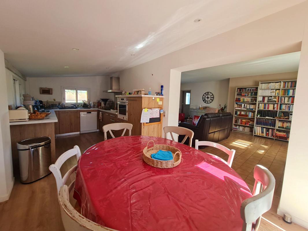 SAINT-MARTIN-DE-VALGALGUES Villa 4 chambres avec piscine, proche commerces 6