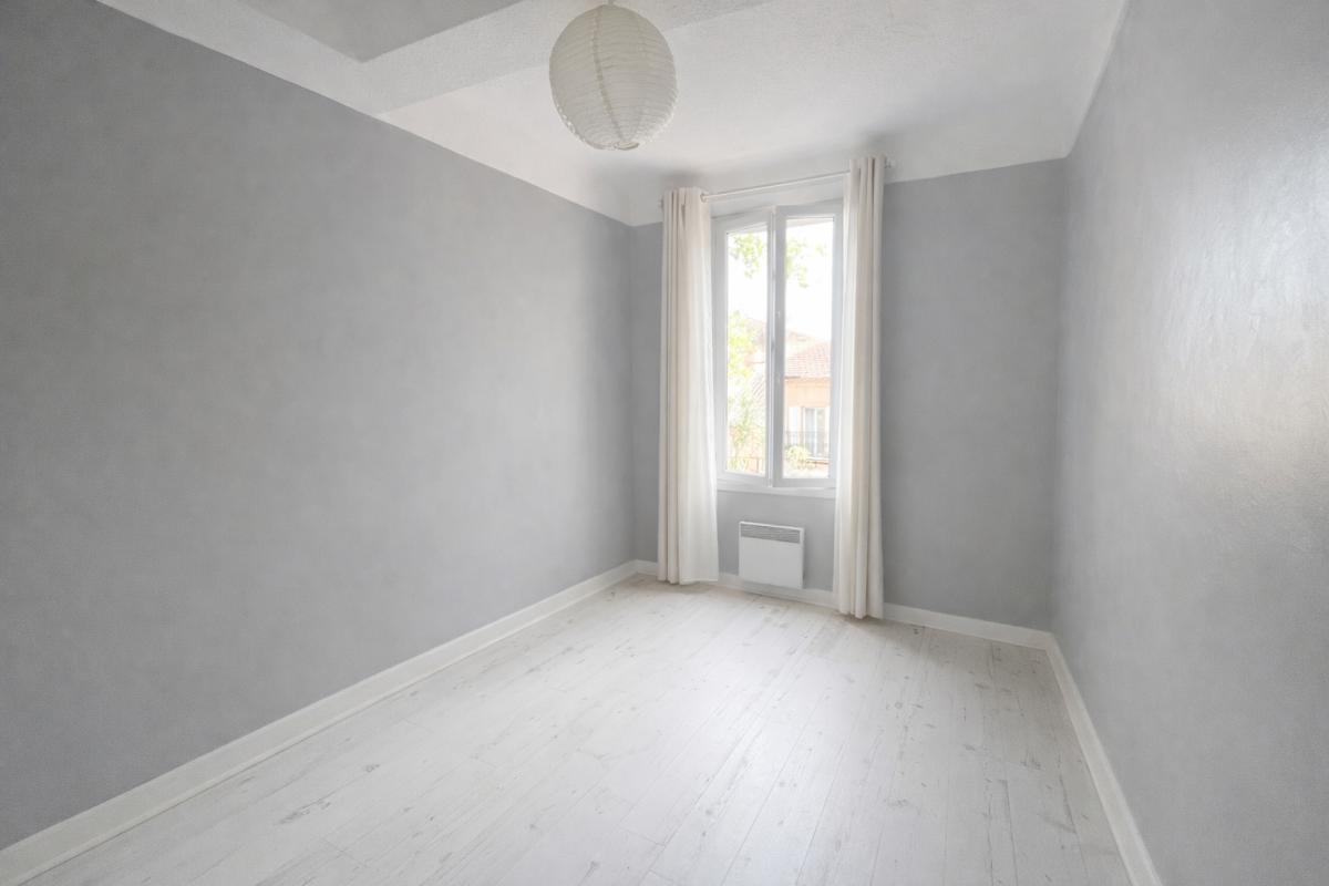 FREJUS Appartement 3 pièces avec balcon filant 4