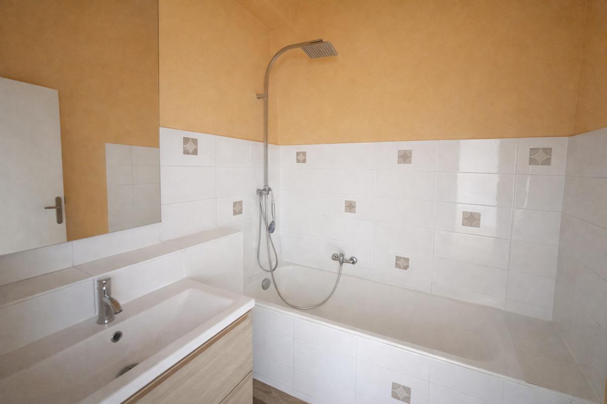 FREJUS Appartement 3 pièces avec balcon filant 5