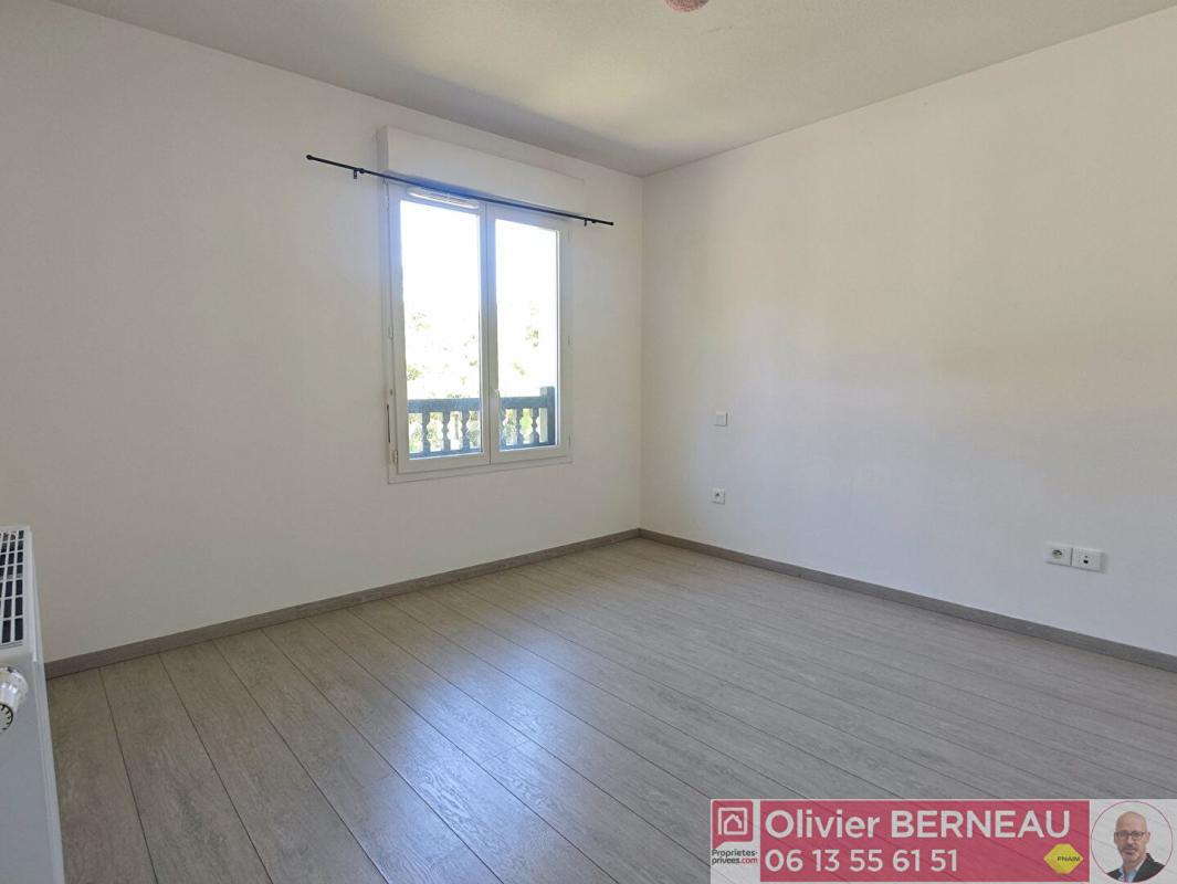 BASSUSSARRY Appartement Bassussarry 2 pièce(s) 46 m2 avec balcon + parking 5