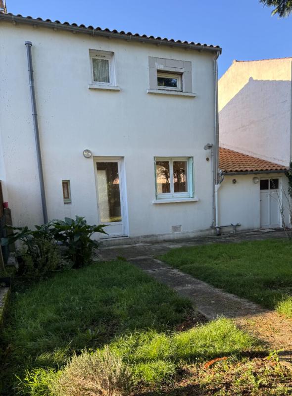 SAINTES Maison T3 Saintes jardin parking garage 12