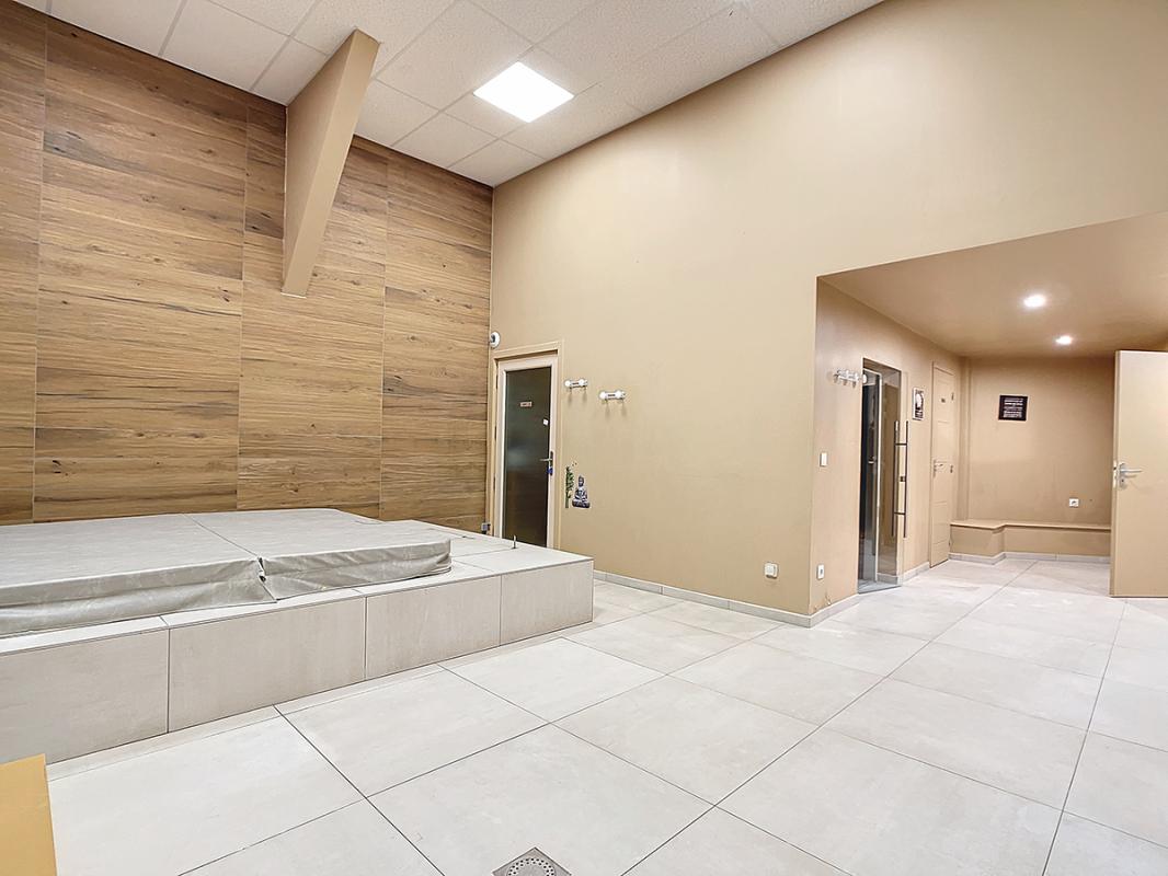 CHAMBERY 73000 CHAMBERY - MURS LIBRES,  Local commercial 500 m² 10