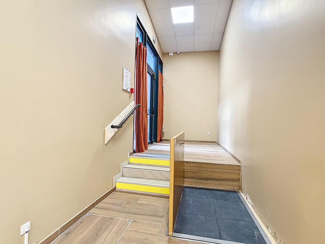 CHAMBERY 73000 CHAMBERY - MURS LIBRES,  Local commercial 500 m² 7