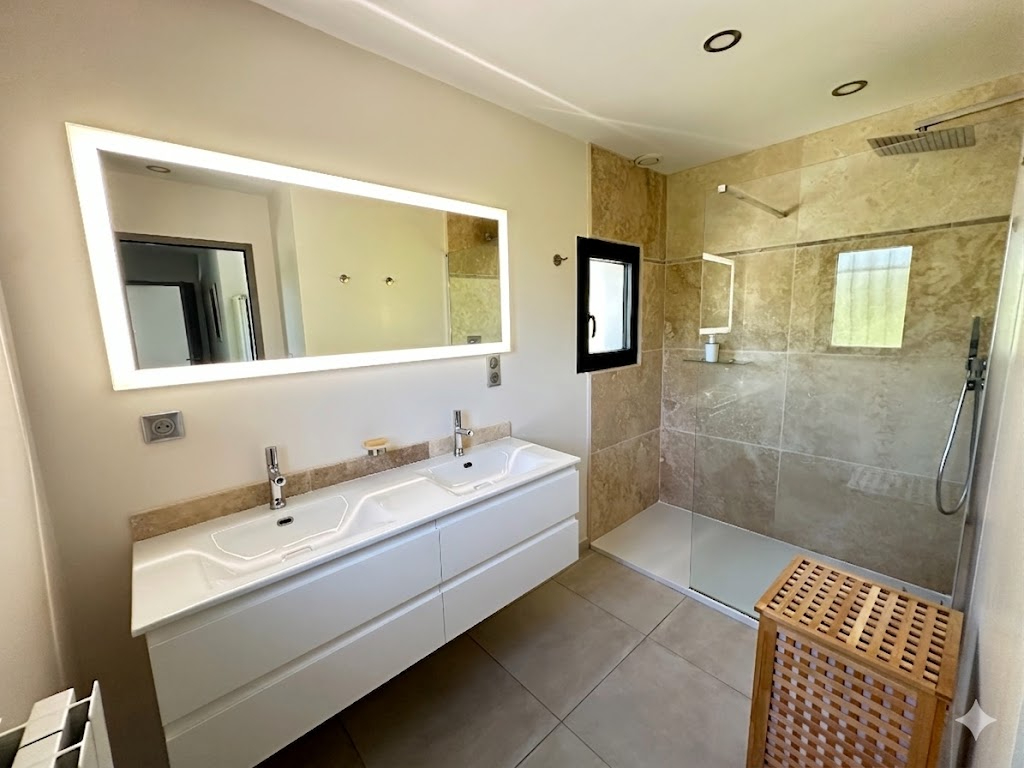 ROGNES Rognes Villa Rénovée d'Exception sur 2 Hectares avec Piscine et Vue Nature 10