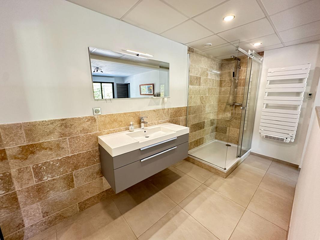 ROGNES Rognes Villa Rénovée d'Exception sur 2 Hectares avec Piscine et Vue Nature 13