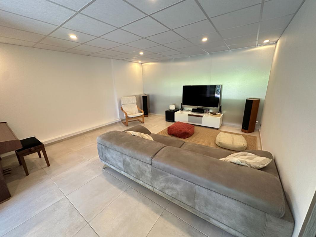 ROGNES Rognes Villa Rénovée d'Exception sur 2 Hectares avec Piscine et Vue Nature 15