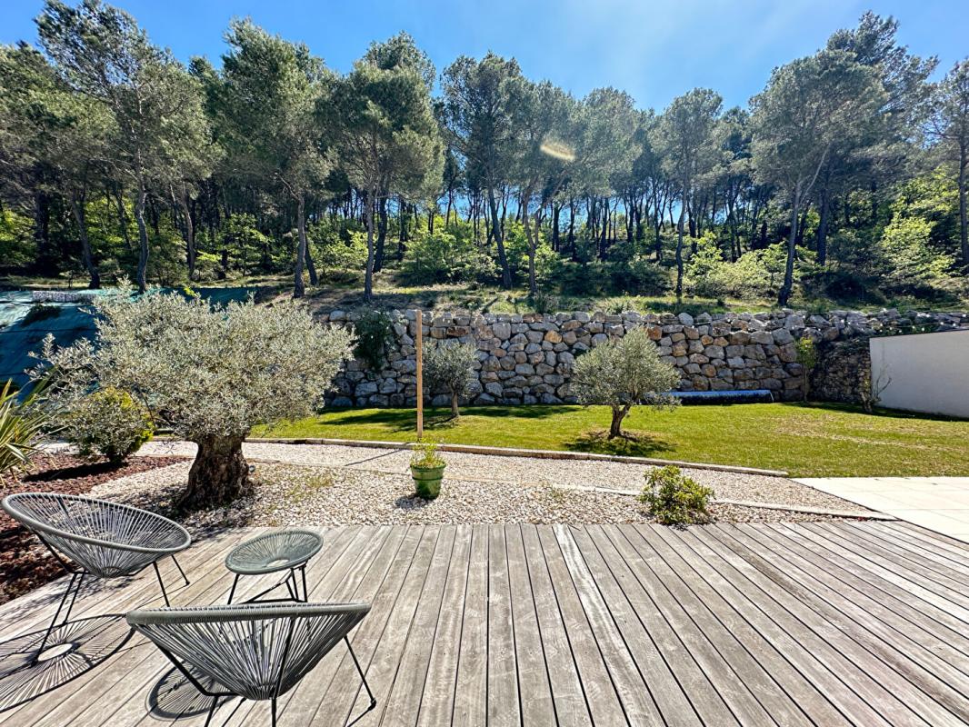 ROGNES Rognes Villa Rénovée d'Exception sur 2 Hectares avec Piscine et Vue Nature 17