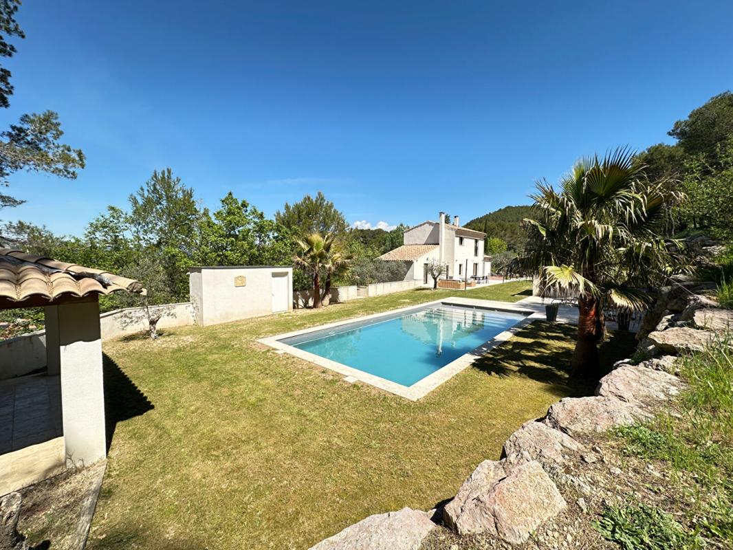 ROGNES Rognes Villa Rénovée d'Exception sur 2 Hectares avec Piscine et Vue Nature 18