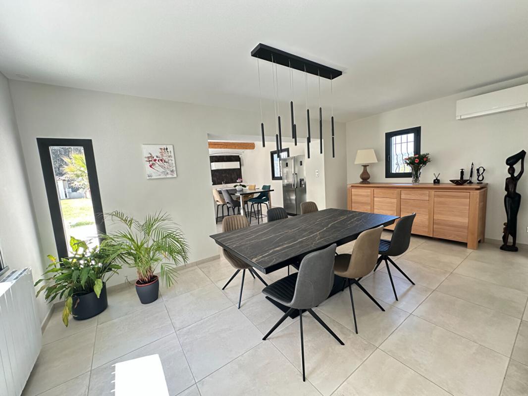 ROGNES Rognes Villa Rénovée d'Exception sur 2 Hectares avec Piscine et Vue Nature 3