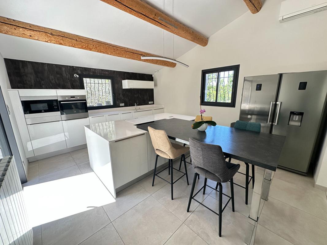 ROGNES Rognes Villa Rénovée d'Exception sur 2 Hectares avec Piscine et Vue Nature 5