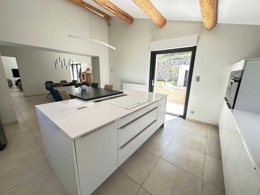 ROGNES Rognes Villa Rénovée d'Exception sur 2 Hectares avec Piscine et Vue Nature 6