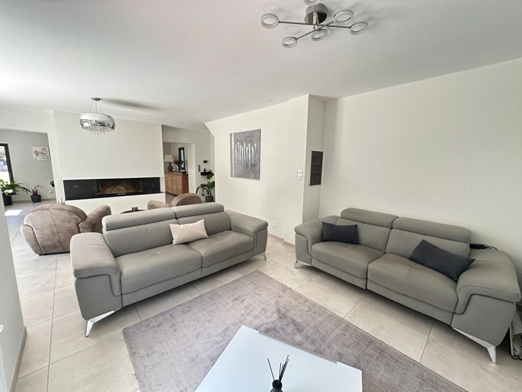 ROGNES Rognes Villa Rénovée d'Exception sur 2 Hectares avec Piscine et Vue Nature 9