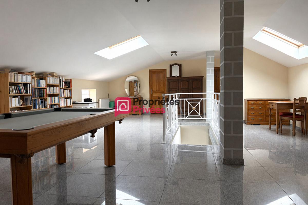 SAINT-GEORGES-DE-MONS Belle propriété T7 de 231m², terrain de 6905m² avec un étang aux Richards 63780 à vendre 11