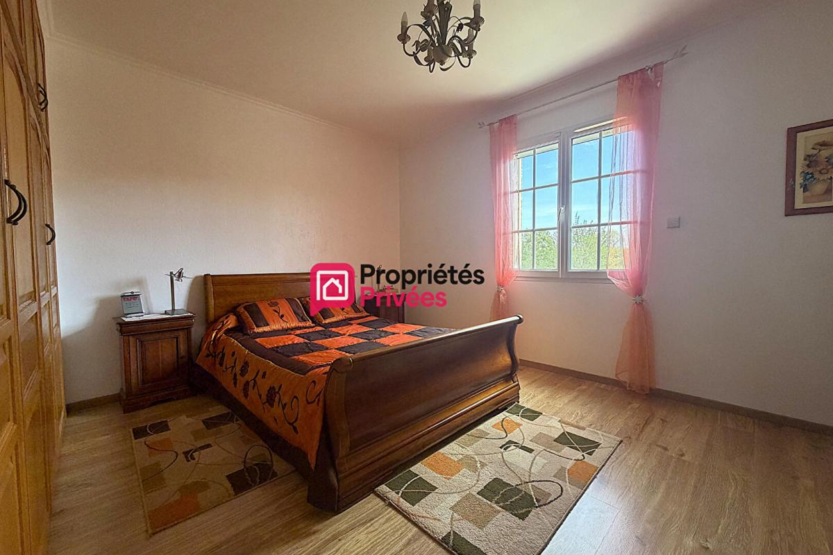 SAINT-GEORGES-DE-MONS Belle propriété T7 de 231m², terrain de 6905m² avec un étang aux Richards 63780 à vendre 12