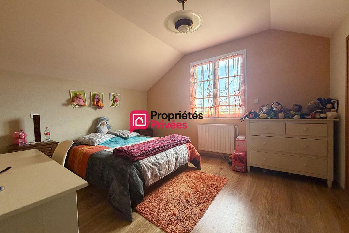 SAINT-GEORGES-DE-MONS Belle propriété T7 de 231m², terrain de 6905m² avec un étang aux Richards 63780 à vendre 13